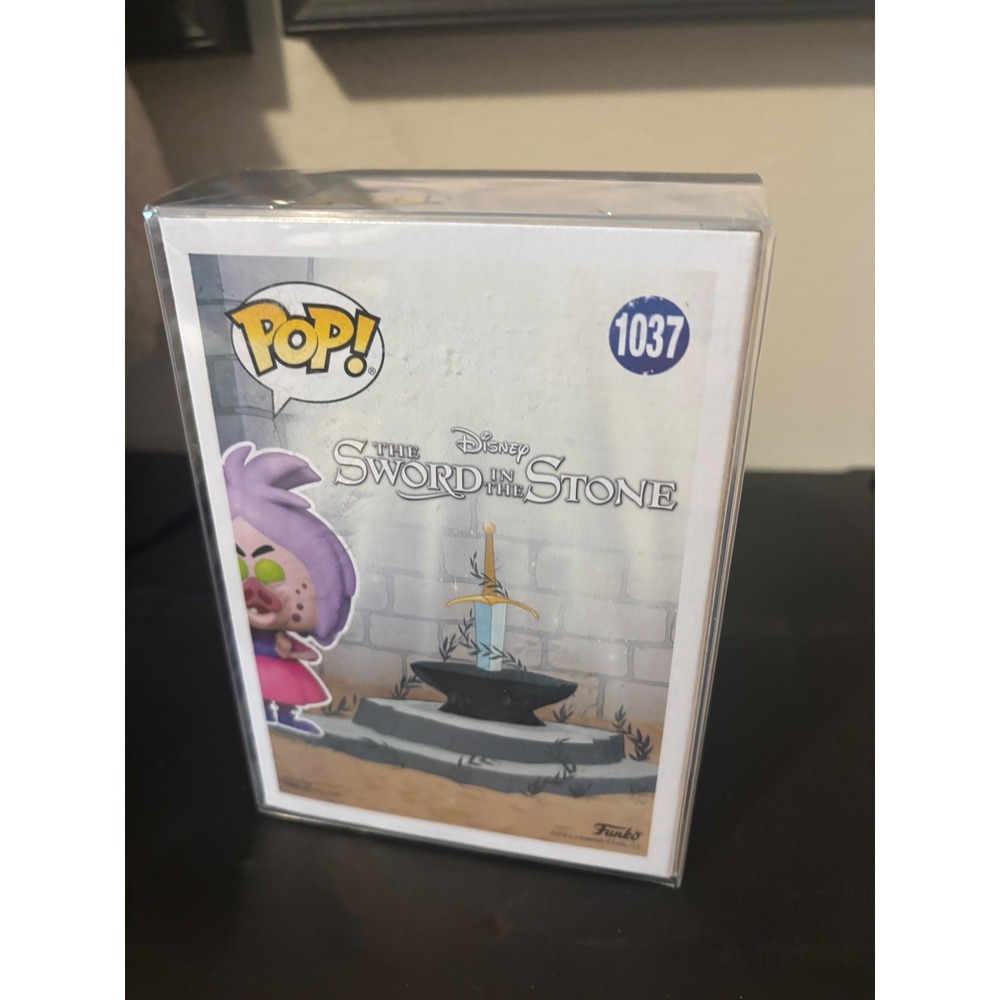 Funko Pop Disney Sword in the Stone Madam Mim 1037 Wondrous Con with protector - Picture 4 of 4